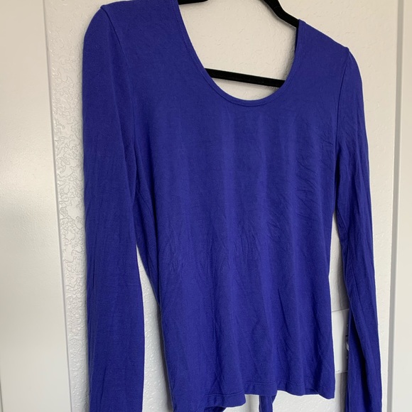 Fabletics Open-back, Long-sleeve shirt - Picture 4 of 7